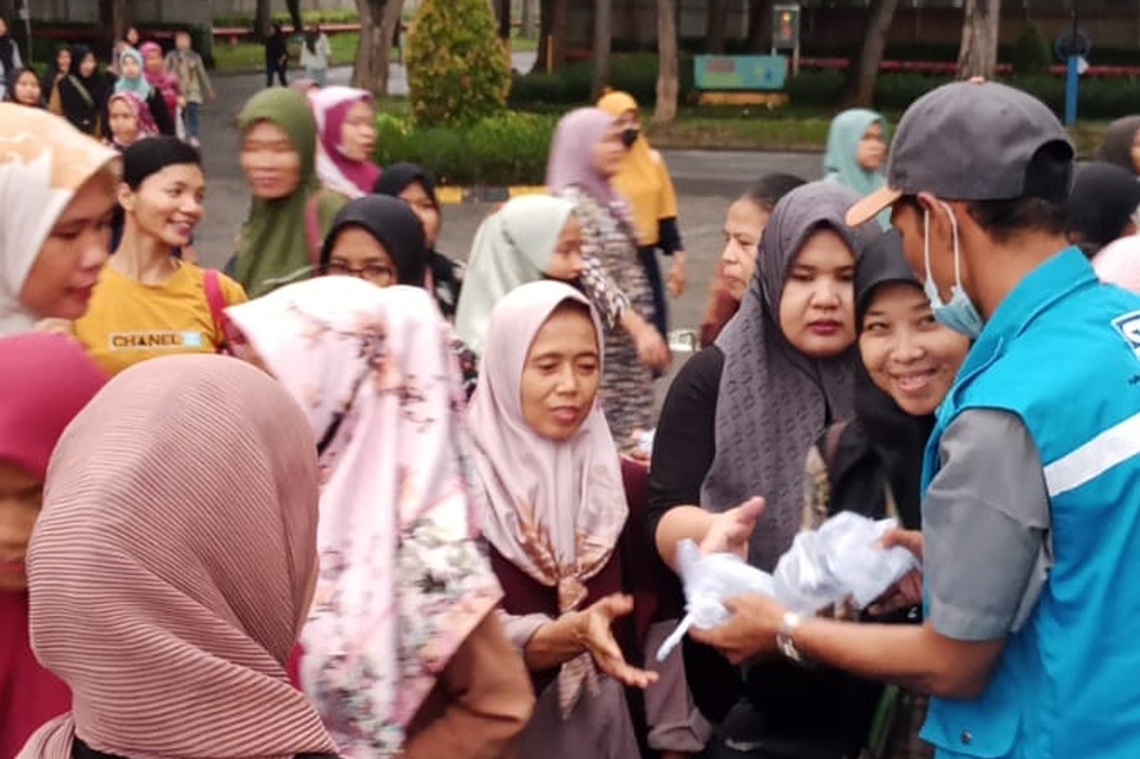 pembagian takjil ramadhan