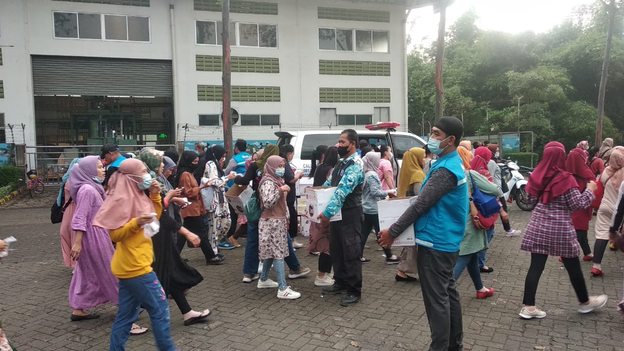 Kegiatan SPN di Bulan Ramadhan, Pemberian Takjil untuk Pekerja Nikomas